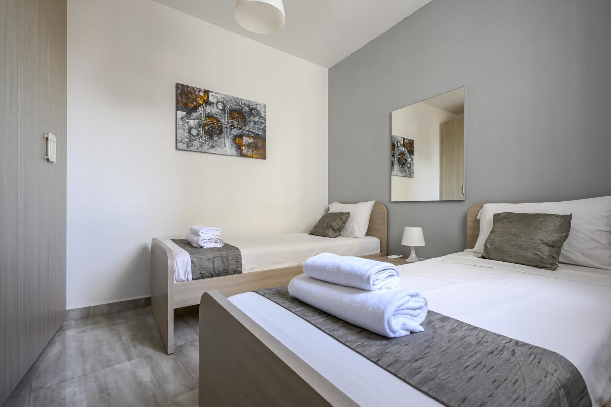 F11 Room 2, Private Room Two Single Beds Shared Bathroom In Shared Flat Msida Εξωτερικό φωτογραφία