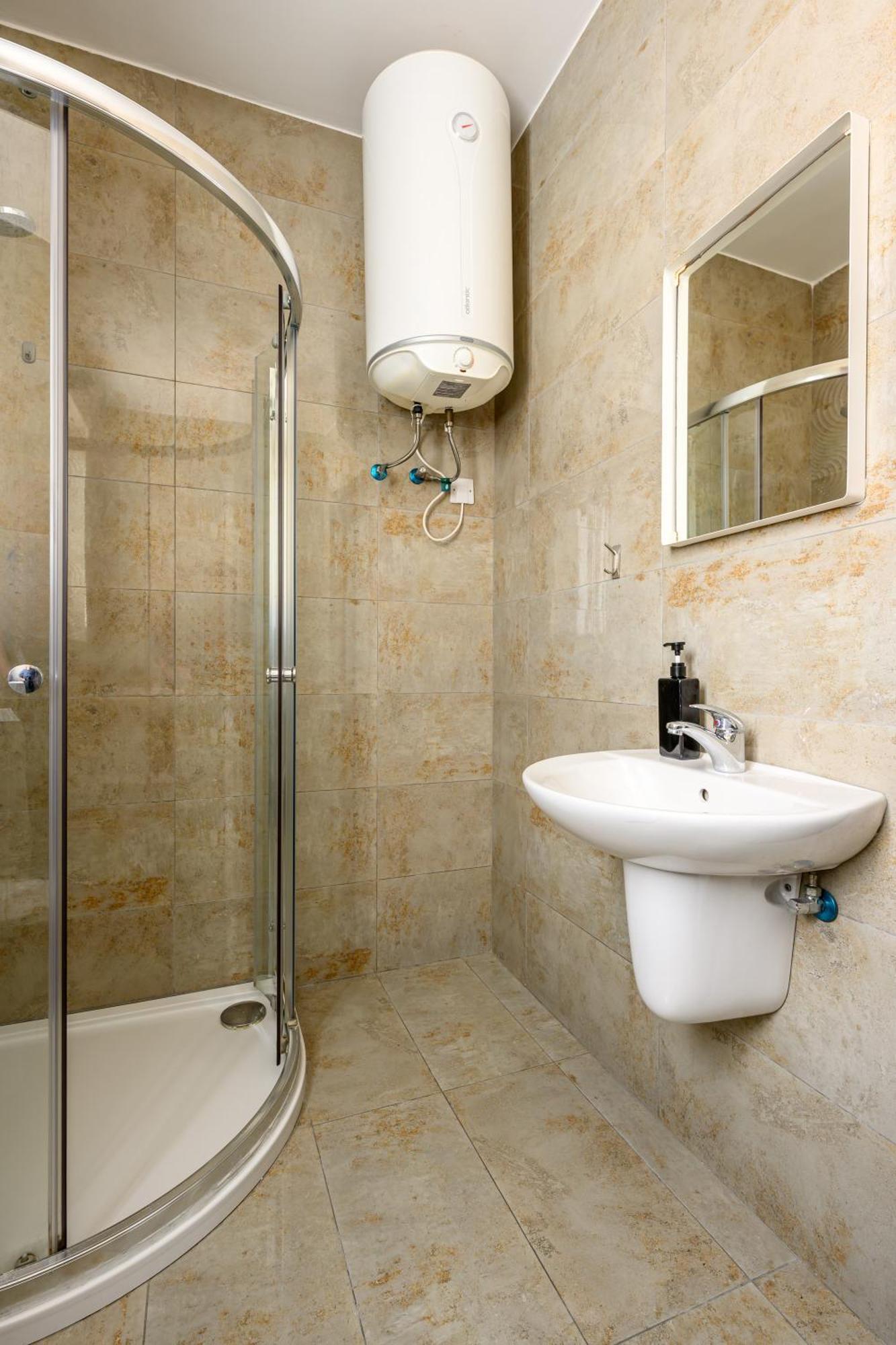 F11 Room 2, Private Room Two Single Beds Shared Bathroom In Shared Flat Msida Εξωτερικό φωτογραφία