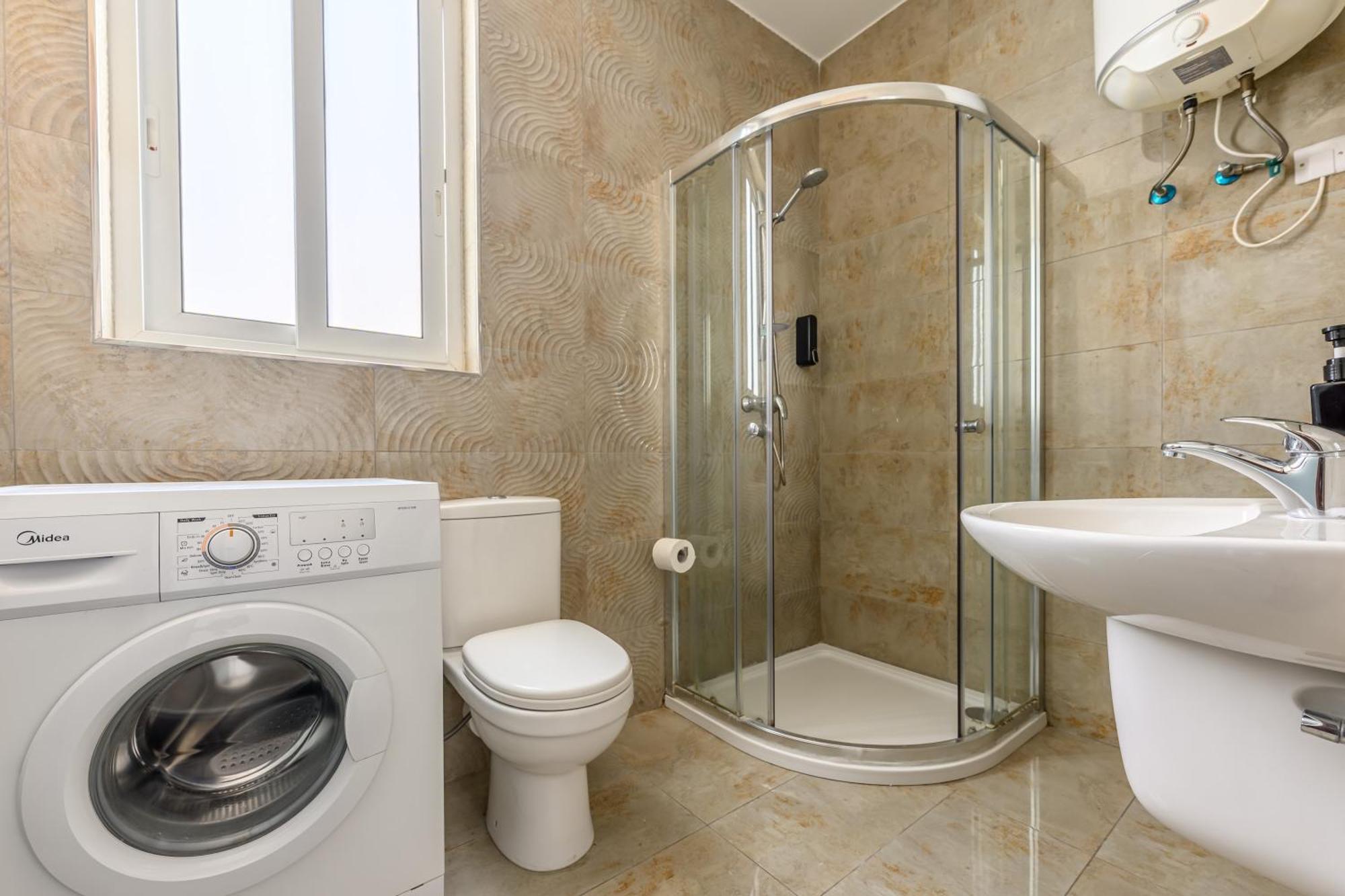 F11 Room 2, Private Room Two Single Beds Shared Bathroom In Shared Flat Msida Εξωτερικό φωτογραφία