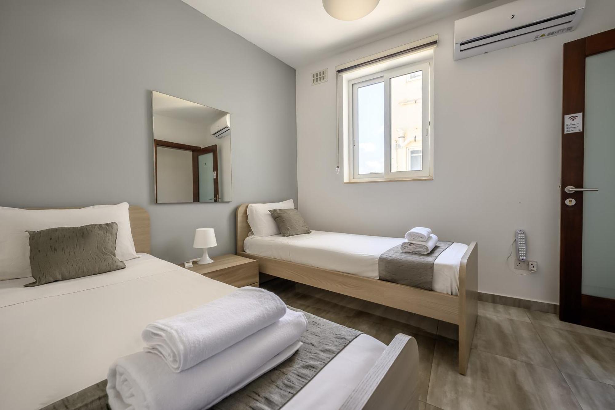 F11 Room 2, Private Room Two Single Beds Shared Bathroom In Shared Flat Msida Εξωτερικό φωτογραφία